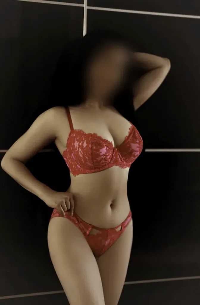 Clementine — French massage therapist in Oud-Zuid, Amsterdam · photo 2